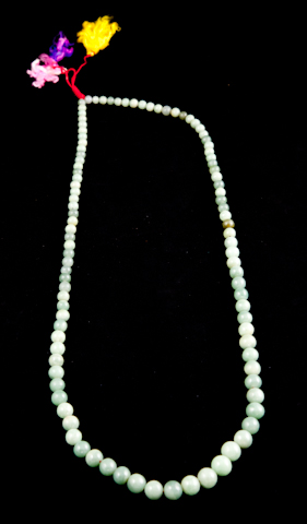 CHINESE GRADUATED STRAND OF CELADON
