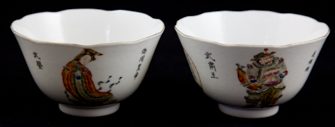 PAIR OF CHINESE SCALLOPED FAMILLE 1478d9