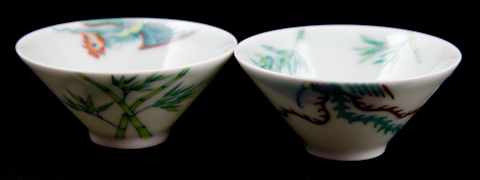TWO SMALL DOUCAI WINE CUPS Qing 1478d4