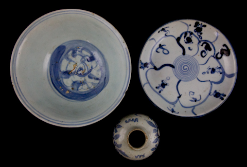 GROUP OF CHINESE KRAAK WARE Ming