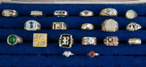 A COLLECTION OF ECLECTIC RINGS 14796d