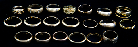 GROUP OF TWENTY GOLD BAND RINGS