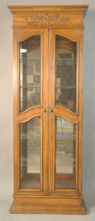 FRENCH PROVINCIAL STYLE CURIO CABINET 147a2a