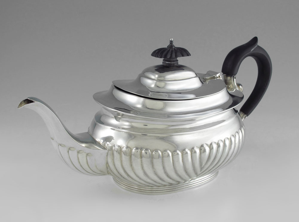 BIRKS STERLING SILVER TEAPOT: Hinged