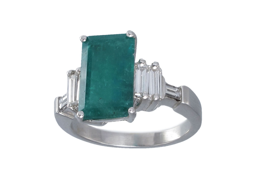 3 5 CT EMERALD RING WITH DIAMONDS  147ae3