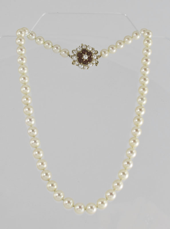 CULTURED PEARL NECKLACE WITH FANCY