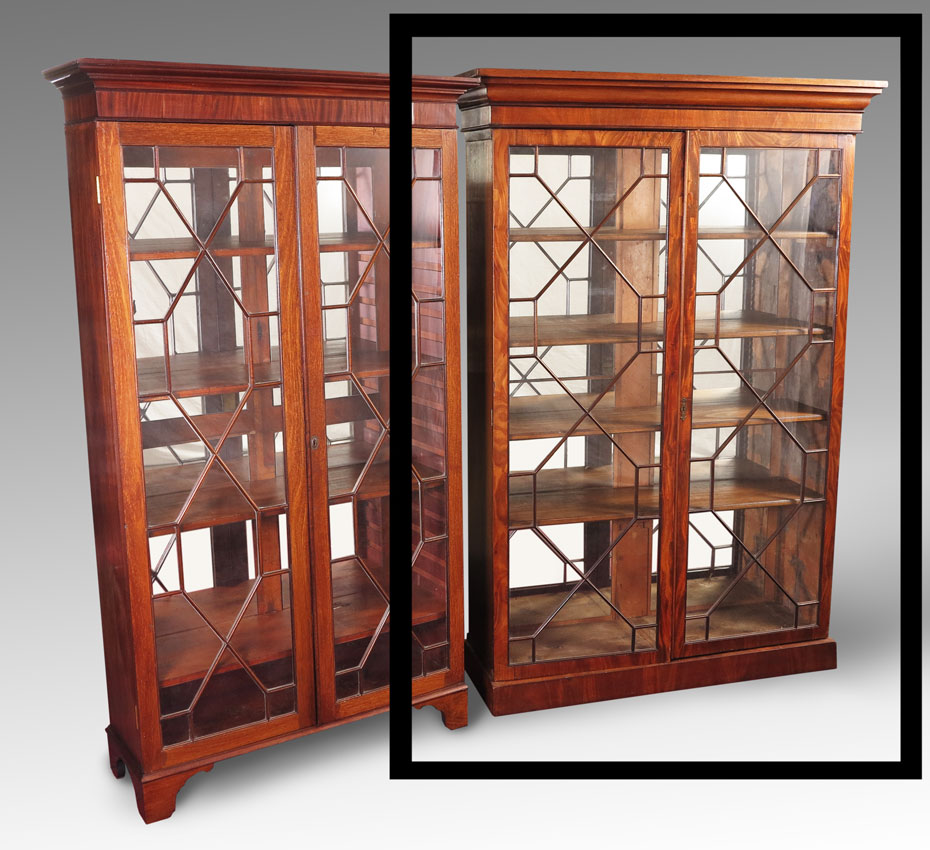 ENGLISH DOUBLE DOOR BOOKCASE DISPLAY 147c05