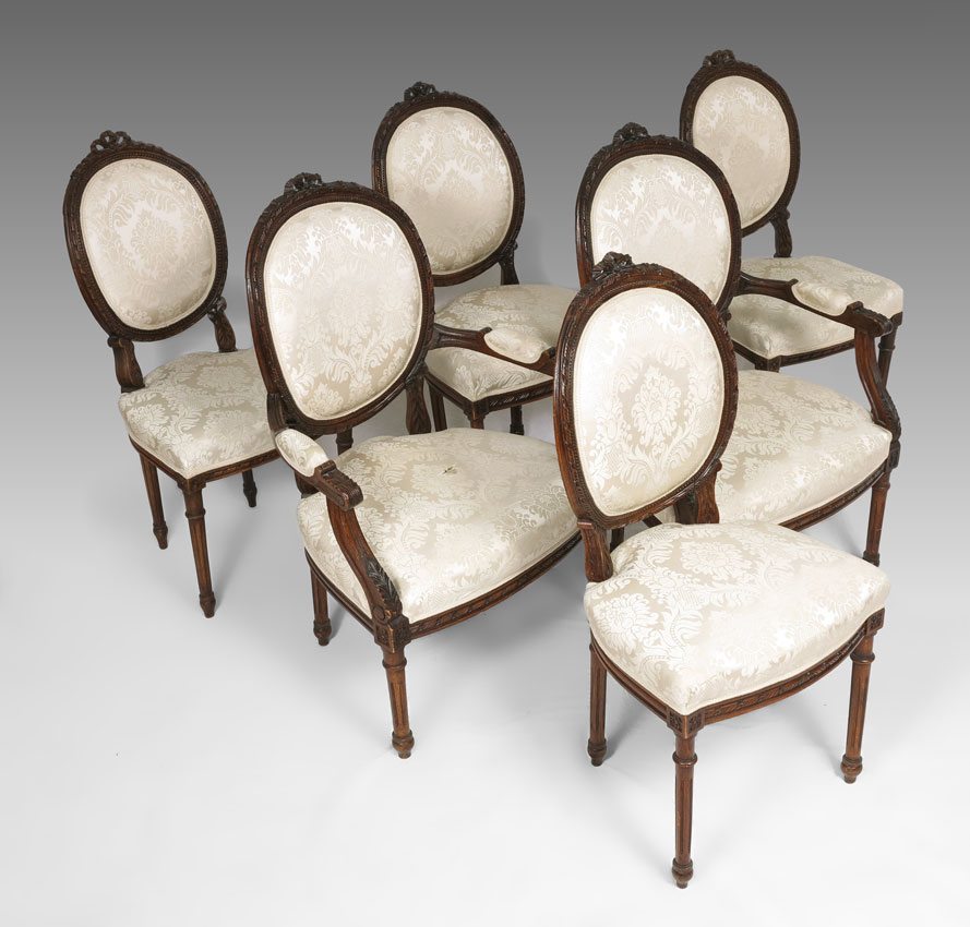 6 FRENCH STYLE CARVED DINING CHAIRS  147c1b