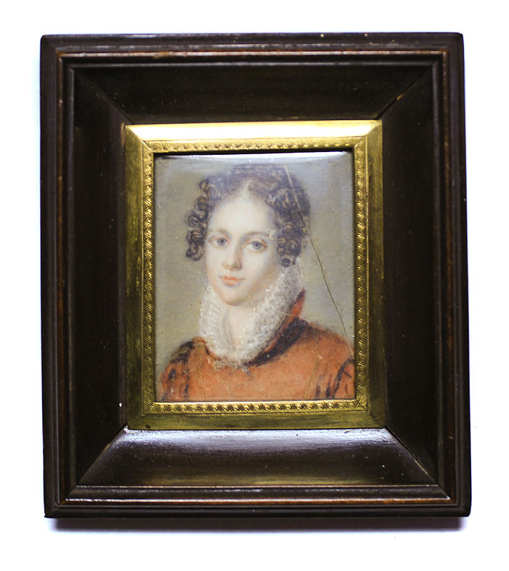 MINIATURE IVORY PORTRAIT OF A YOUNG