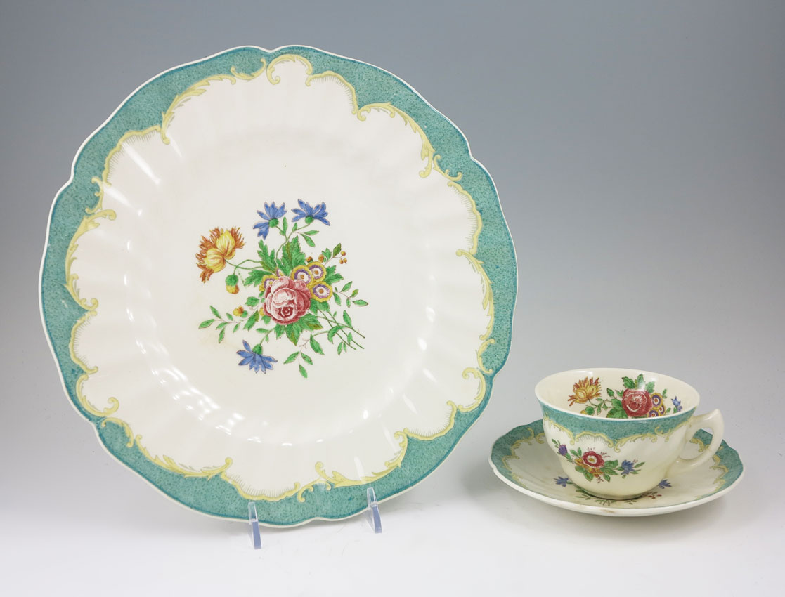 ROYAL DOULTON KINGSWOOD CHINA SERVICE 147c6d