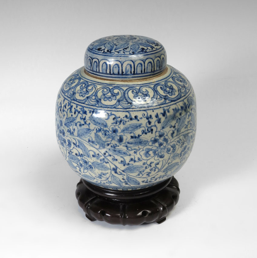 CHINESE BLUE DECORATED COVERED
