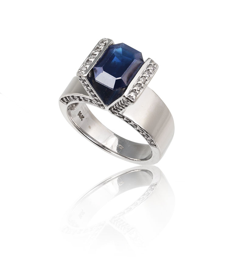 2 7 CT SAPPHIRE RING 14K white 147d09