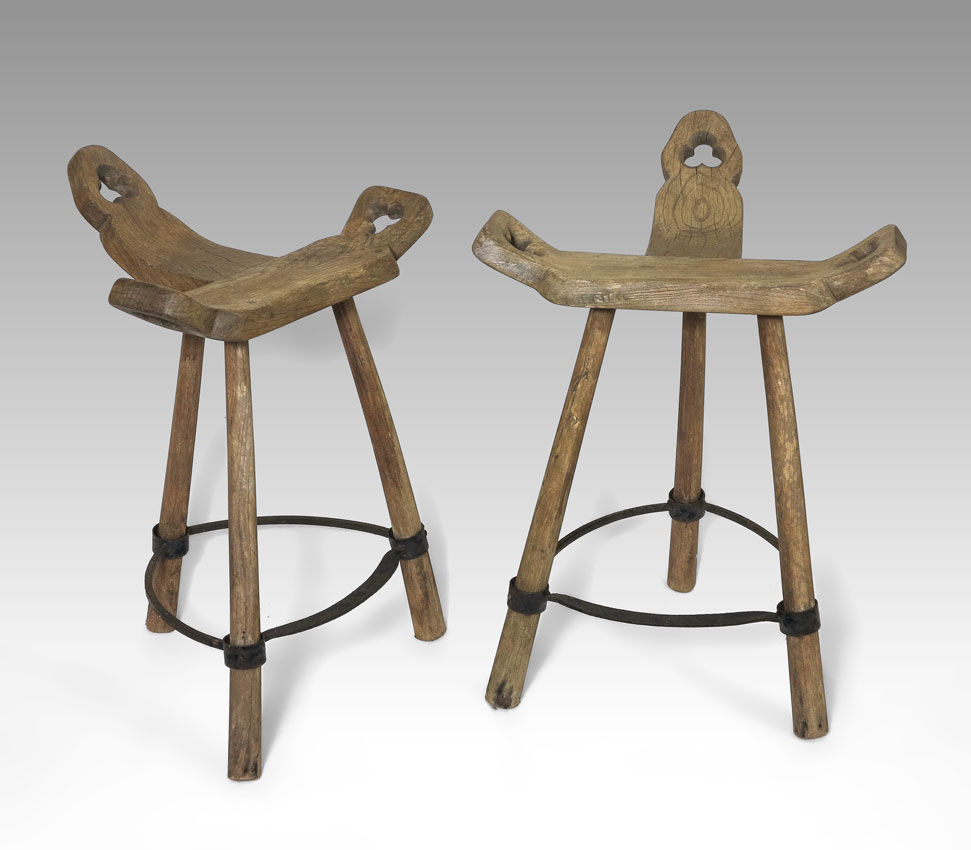 PAIR OF EARLY SPANISH STOOLS Carved 147dc5