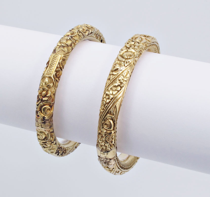 PAIR OF 18K GOLD ANTIQUE BANGLE 147e09