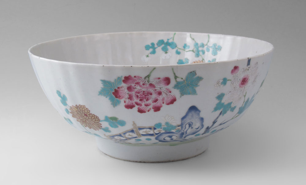 CHINESE EXPORT FLORAL DECORATED DEEP