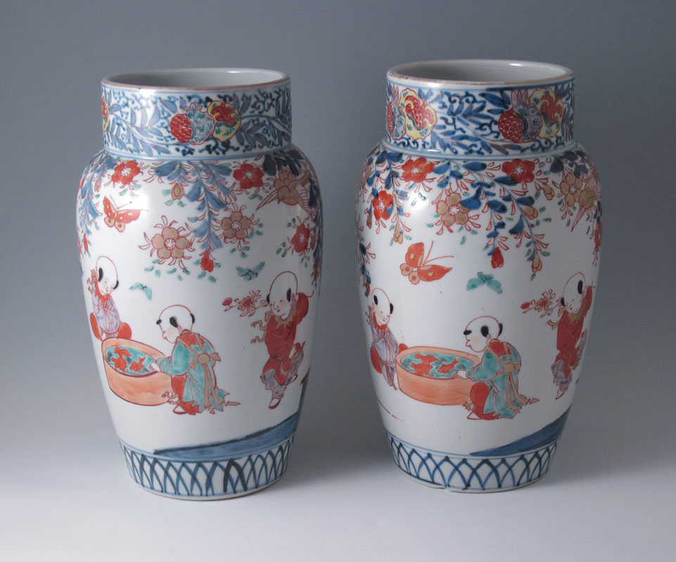 PAIR OF JAPANESE IMARI VASES: Featuring