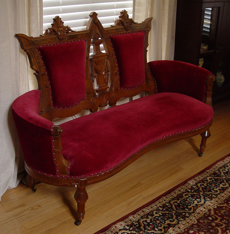 CARVED VICTORIAN SETTEE: Carved