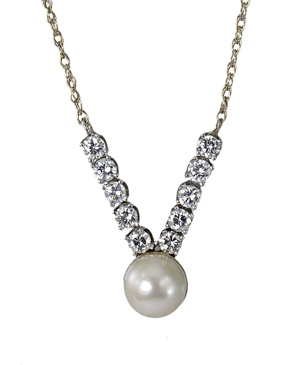 14K GOLD DIAMOND AND PEARL NECKLACE: