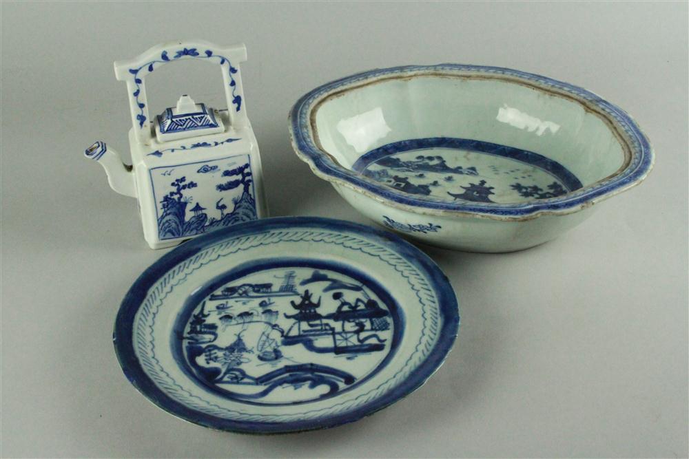 TWO PIECES OF CHINESE EXPORT BLUE