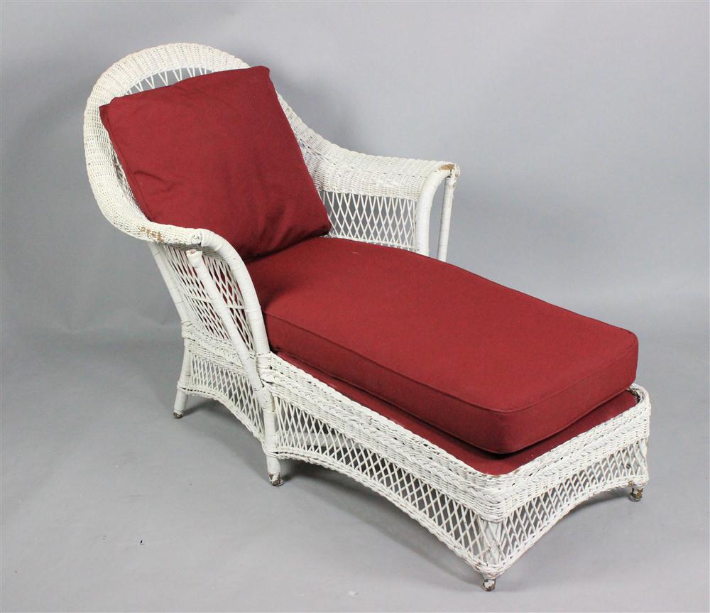 WHITE WICKER CHAISE having a loose back