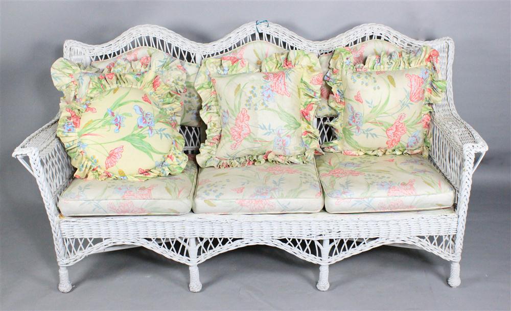 VINTAGE WHITE WICKER SOFA triple 1480a8