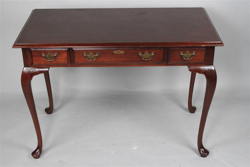 QUEEN ANNE STYLE MAHOGANY DESK 1480e4