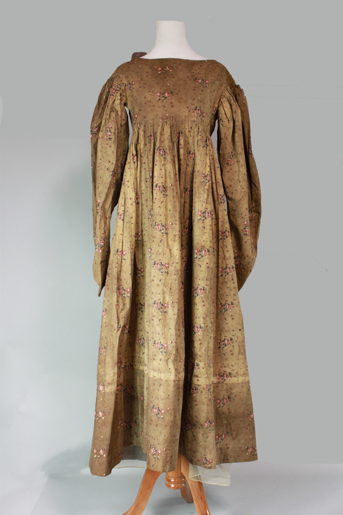 ANTIQUE DRESS PURPORTEDLY OWNED 14810d