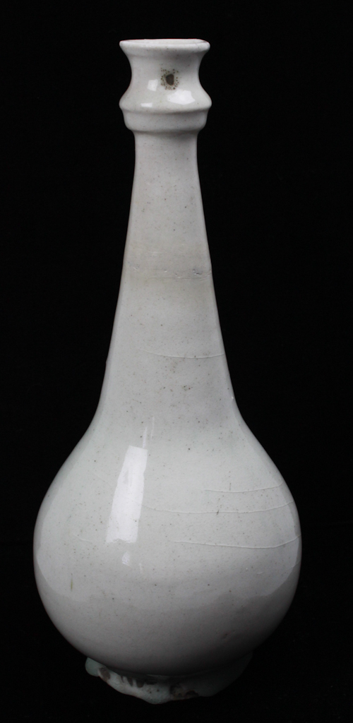 KOREAN WHITE-GLAZED LONG-NECK VASE with