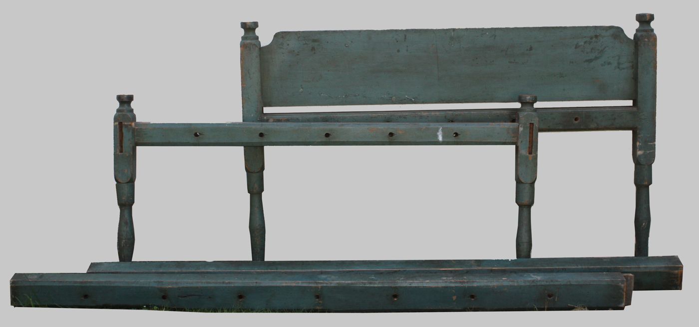 ANTIQUE AMERICAN LOW-POST BED19th