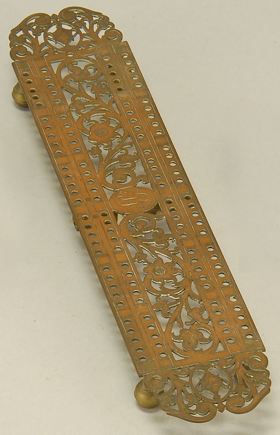 ENGRAVED AND PIERCED BRASS CRIBBAGE 14a9e1