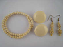 An ivory bead necklace approx.