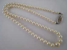 A graduated cultured pearl necklace 14ab78