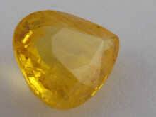 A loose polished yellow sapphire 14b26e