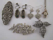 A mixed lot of paste set jewellery