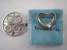 A Tiffany silver heart brooch (approx.