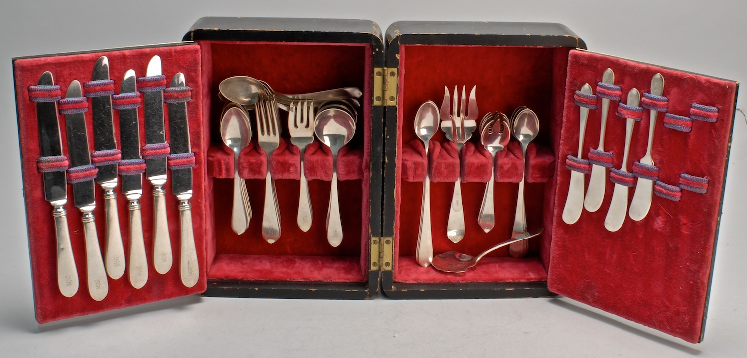 CASED STERLING SILVER PARTIAL FLATWARE