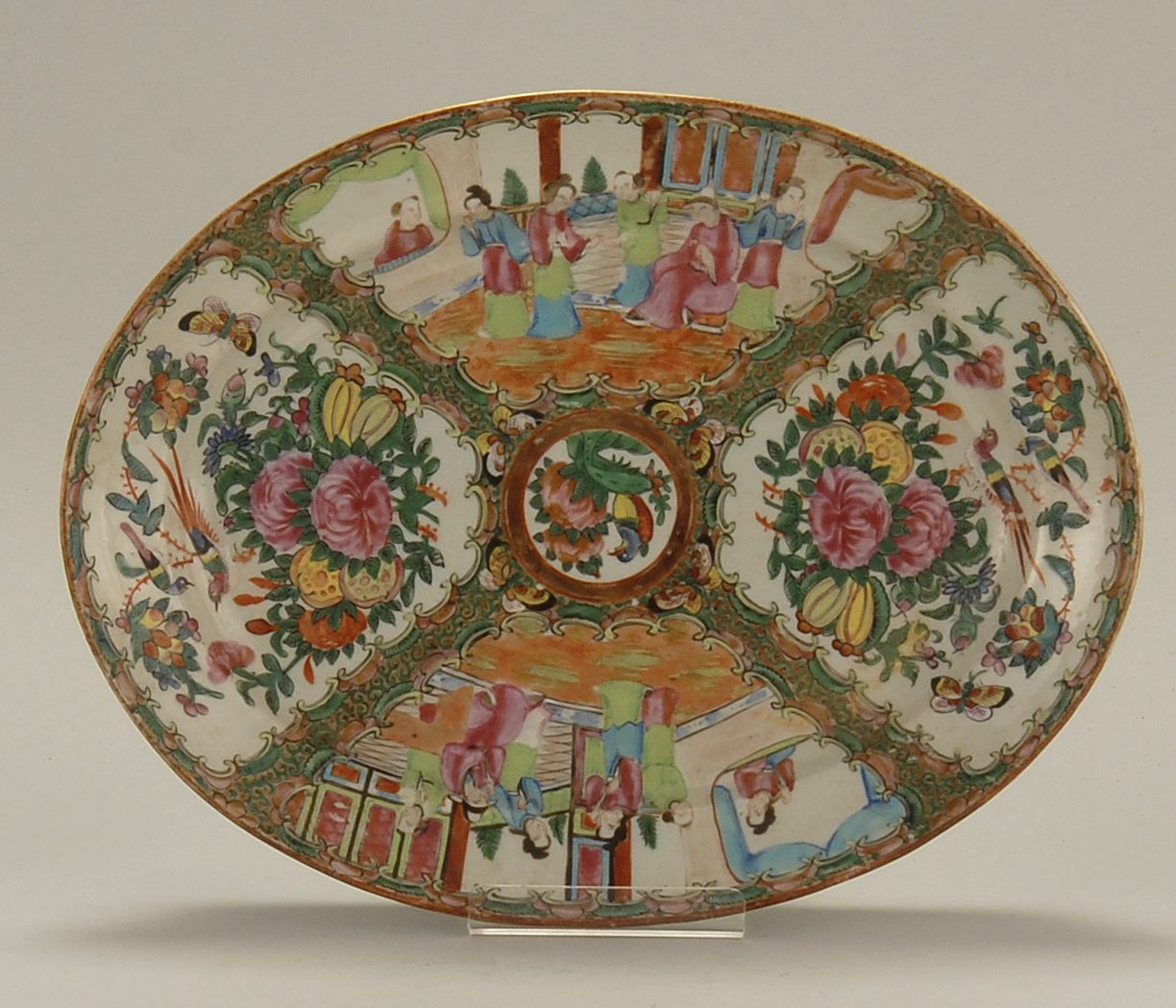 OVAL CHINESE EXPORT ROSE MEDALLION