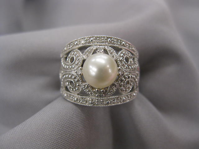 Pearl & Diamond Ring fancy openwork