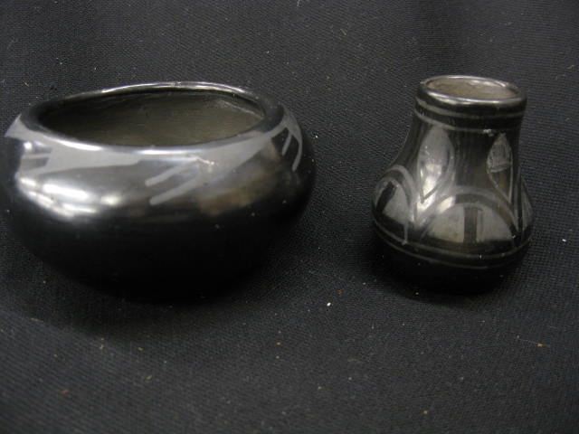 2 pcs Pueblo Indian Pottery black 14b7e2