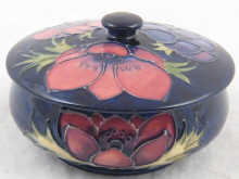 Moorcroft. A lidded bowl anemone