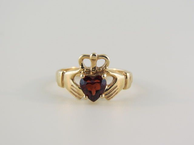 Garnet Irish Claddah Ring wedding 14bcff