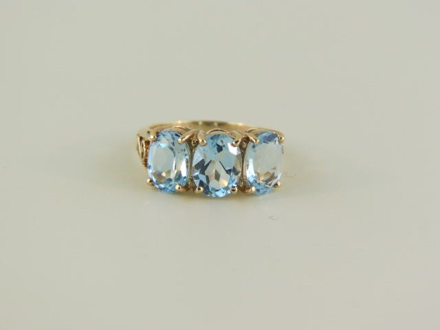 Blue Topaz Ring a trio of vivid 14be70