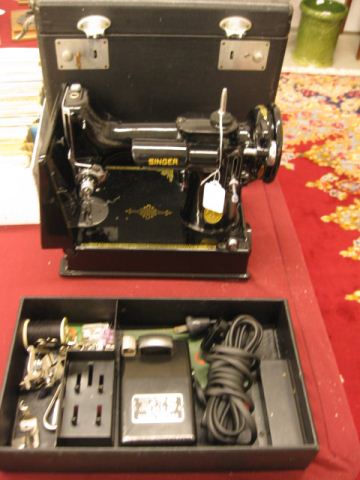 Singer Featherweight Sewing Machinewith