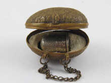 A gilt metal egg shaped thimble 149b31