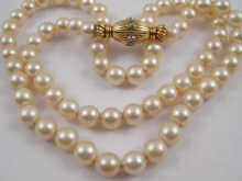 A cultured pearl necklace the pearls