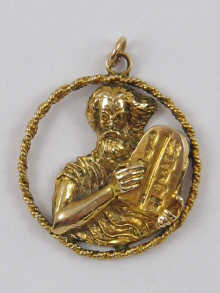 A 9 ct gold charm or pendant depicting