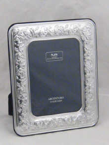 A silver photograph frame picture