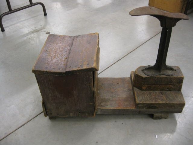 Shoe Shine Stand with tools and 14a0fa