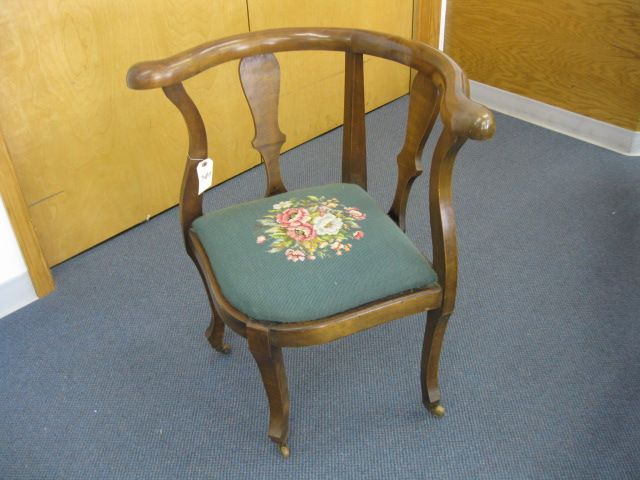 Antique Corner Chair floral on green