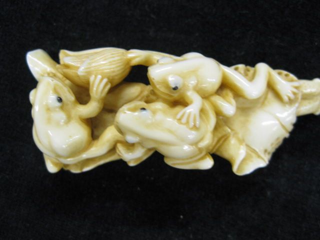 Carved Ivory Netsuke trio of frogs 14a483